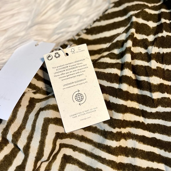 ๐คNWT - Flowy Zebra Printed Top Khasi - Picture 12 of 14